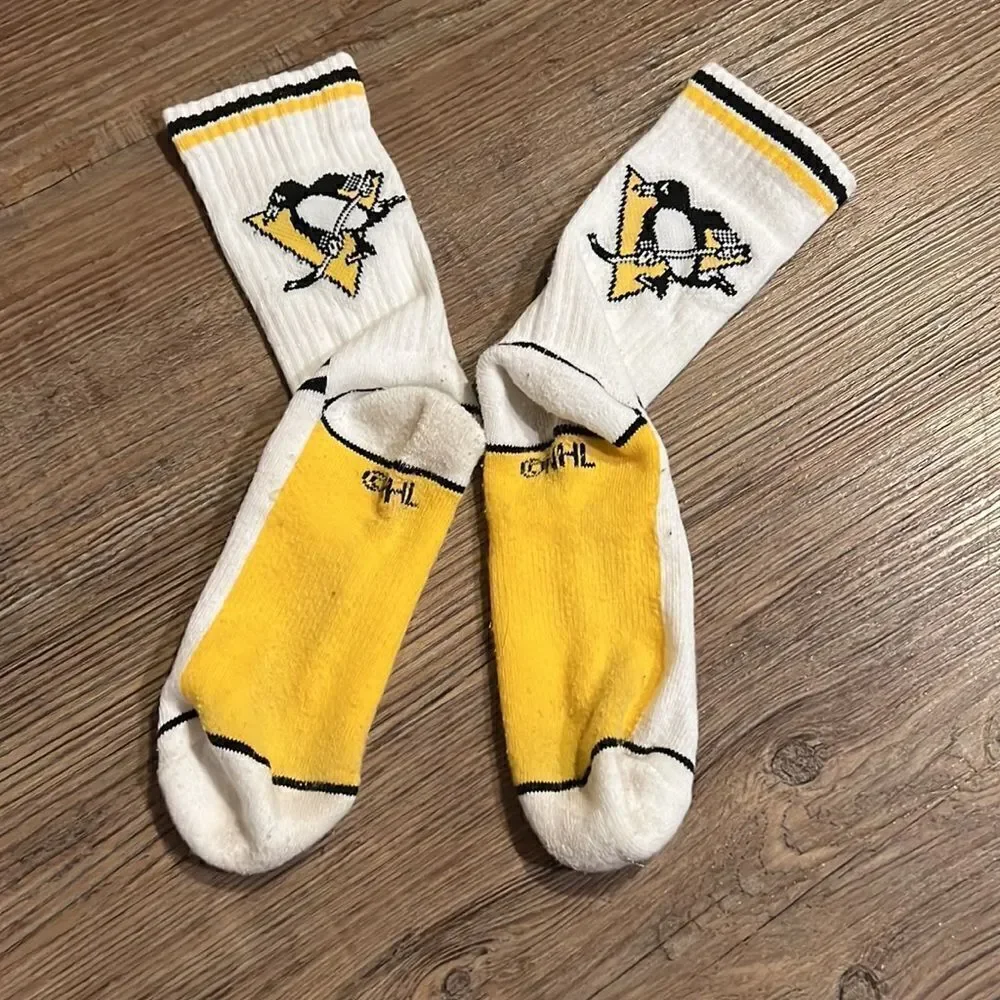 5 pairs of Pittsburgh Penquins youth boys socks.